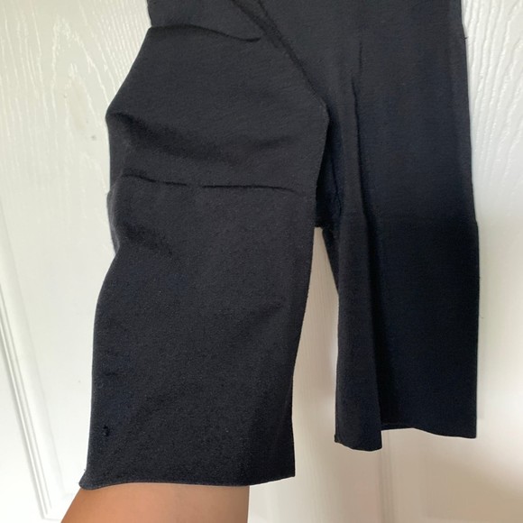 SPANX shapewear shorts - Picture 2 of 6